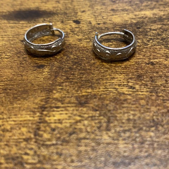 Silver hoop earrings - Picture 3 of 5